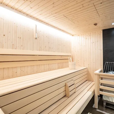 Chalet In Near Lifts *